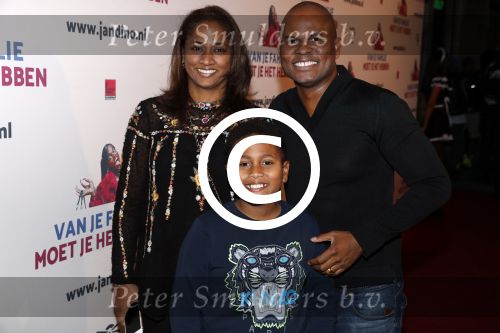Rotterdam 16 oktober 2016
Premiere Jandino Asporaat met van je familie moet je het hebben in het oude Luxor. Roue Verveer, partner Farah Sewgobind en zoon