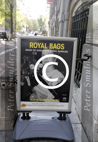 Amsterdam 7 oktober 2016
Paul schulten opent  exposties van tassen Royals. van oa Prinses Juliana koningin Maxima Koningin Elisabeth en Prinses Gracia Monaco.