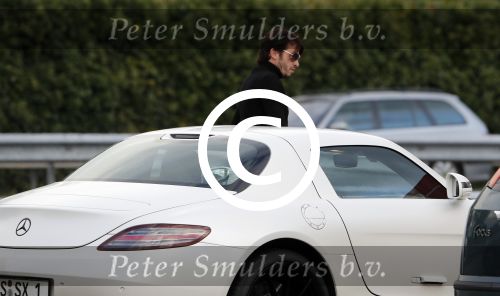 Alphen aan de Rijn 9 oktober 2016
Myrthe Mylius wordt thuis gebracht door (goede) vriend Sebastian Schneberger. Hij heeft een mercedes met vleugeldeuren.