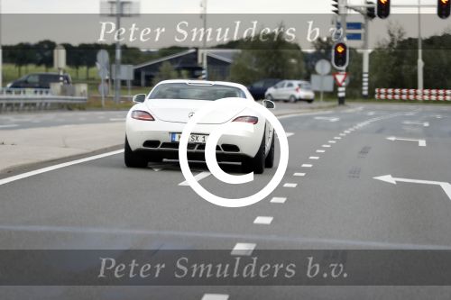 Alphen aan de Rijn 9 oktober 2016
Myrthe Mylius wordt thuis gebracht door (goede) vriend Sebastian Schneberger. Hij heeft een mercedes met vleugeldeuren.