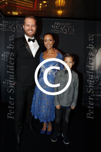 Amsterdam 15 november 2016
Premiere Fantastic beasts in Tuschinski. Sonja Silva met zoon en man Pyke Pos