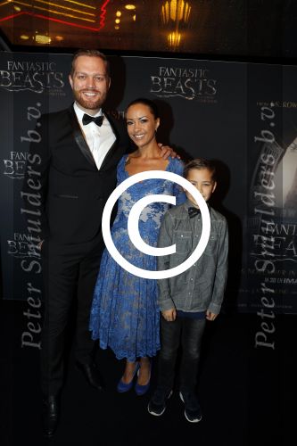 Amsterdam 15 november 2016
Premiere Fantastic beasts in Tuschinski. Sonja Silva met zoon en man Pyke Pos
