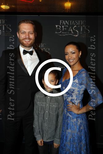 Amsterdam 15 november 2016
Premiere Fantastic beasts in Tuschinski. Sonja Silva met zoon en man Pyke Pos