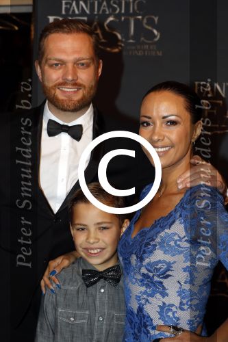 Amsterdam 15 november 2016
Premiere Fantastic beasts in Tuschinski. Sonja Silva met zoon en man Pyke Pos