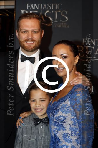 Amsterdam 15 november 2016
Premiere Fantastic beasts in Tuschinski. Sonja Silva met zoon en man Pyke Pos