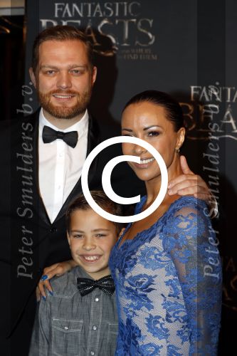 Amsterdam 15 november 2016
Premiere Fantastic beasts in Tuschinski. Sonja Silva met zoon en man Pyke Pos