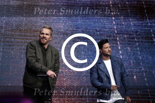 Amsterdam 25 oktober 2016
Finale Hollands Next topmodel gepresenteerd door Anouk Smulders met de finalisten Akke Marije Colette Emma en Noor. Juryleden Fred v Leer Anna Nooshin en Alek Bruessing. Kraantje Pappie en Stefan Jurriens (stuk tv Groen njack)