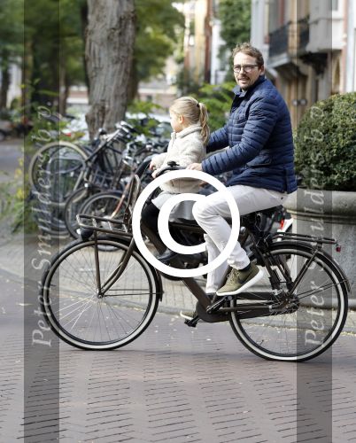 Amsterdam 14 oktober 2016
Tim Immers met dochter en vriendin in amsterdam zuid