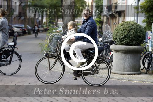 Amsterdam 14 oktober 2016
Tim Immers met dochter en vriendin in amsterdam zuid