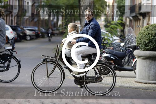 Amsterdam 14 oktober 2016
Tim Immers met dochter en vriendin in amsterdam zuid