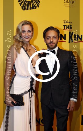 Scheveningen 30 oktober 2016
Premiere the lion king in het circustheater. Tommie Christiaan met vriendin Michelle Splietelhof