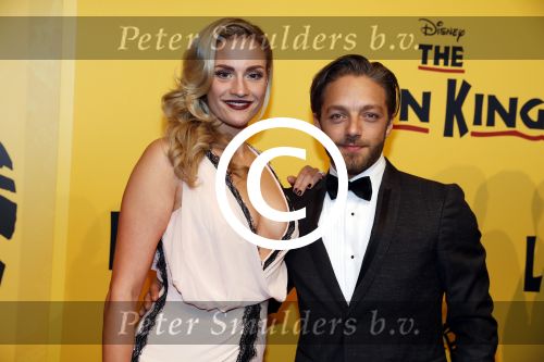Scheveningen 30 oktober 2016
Premiere the lion king in het circustheater. Tommie Christiaan met vriendin Michelle Splietelhof