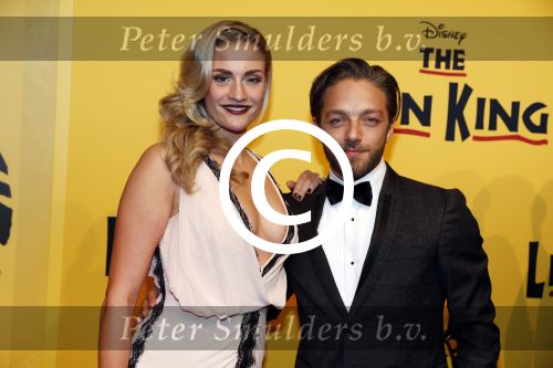 Scheveningen 30 oktober 2016
Premiere the lion king in het circustheater. Tommie Christiaan met vriendin Michelle Splietelhof
