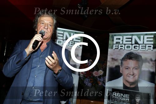 Amsterdam 3 november 2016
Presentatie cd Rene Froger in the harbour Club . Najib Amhali reikt de cd uit. Tommie Peters Thomas Berge Billy Dans en Edwin v Hoevelaak