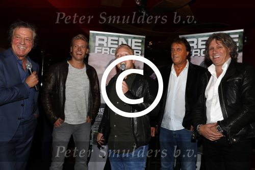 Amsterdam 3 november 2016
Presentatie cd Rene Froger in the harbour Club . Najib Amhali reikt de cd uit. Tommie Peters Thomas Berge Billy Dans en Edwin v Hoevelaak
