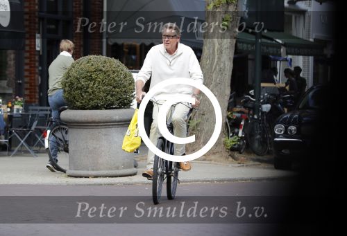 Amsterdam 1 oktober 2016
Ursul de Geer op de fiets op de cornelis schuytstraat