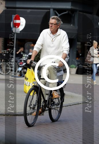 Amsterdam 1 oktober 2016
Ursul de Geer op de fiets op de cornelis schuytstraat