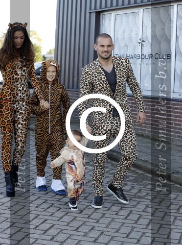 Amsterdam 16 oktober 2016
Wesley Sneijder en Yolanthe Sneijder Cabau vieren de 1e verjaardag van Xess Xava in de Harbour Club en het thema is Lion King. Ook Jessey was er natuurlijk bij.