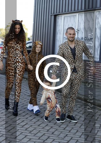 Amsterdam 16 oktober 2016
Wesley Sneijder en Yolanthe Sneijder Cabau vieren de 1e verjaardag van Xess Xava in de Harbour Club en het thema is Lion King. Ook Jessey was er natuurlijk bij.