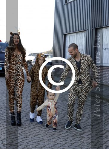 Amsterdam 16 oktober 2016
Wesley Sneijder en Yolanthe Sneijder Cabau vieren de 1e verjaardag van Xess Xava in de Harbour Club en het thema is Lion King. Ook Jessey was er natuurlijk bij.