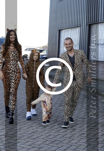 Amsterdam 16 oktober 2016
Wesley Sneijder en Yolanthe Sneijder Cabau vieren de 1e verjaardag van Xess Xava in de Harbour Club en het thema is Lion King. Ook Jessey was er natuurlijk bij.