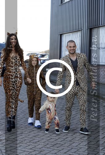 Amsterdam 16 oktober 2016
Wesley Sneijder en Yolanthe Sneijder Cabau vieren de 1e verjaardag van Xess Xava in de Harbour Club en het thema is Lion King. Ook Jessey was er natuurlijk bij.