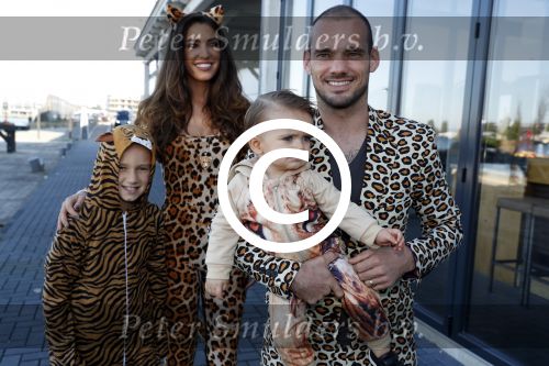 Amsterdam 16 oktober 2016
Wesley Sneijder en Yolanthe Sneijder Cabau vieren de 1e verjaardag van Xess Xava in de Harbour Club en het thema is Lion King. Ook Jessey was er natuurlijk bij.