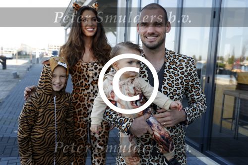 Amsterdam 16 oktober 2016
Wesley Sneijder en Yolanthe Sneijder Cabau vieren de 1e verjaardag van Xess Xava in de Harbour Club en het thema is Lion King. Ook Jessey was er natuurlijk bij.
