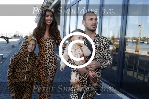 Amsterdam 16 oktober 2016
Wesley Sneijder en Yolanthe Sneijder Cabau vieren de 1e verjaardag van Xess Xava in de Harbour Club en het thema is Lion King. Ook Jessey was er natuurlijk bij.