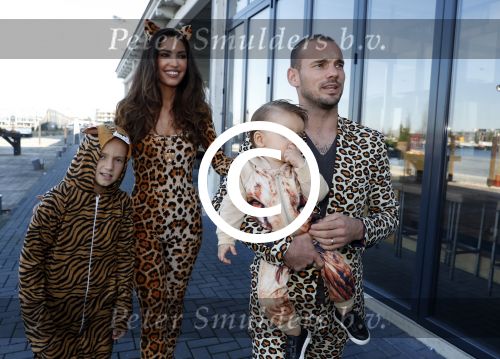 Amsterdam 16 oktober 2016
Wesley Sneijder en Yolanthe Sneijder Cabau vieren de 1e verjaardag van Xess Xava in de Harbour Club en het thema is Lion King. Ook Jessey was er natuurlijk bij.