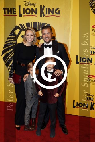 Scheveningen 30 oktober 2016
Premiere the lion king in het circustheater.
Winston Gerschtanowitz met renate Verbaan en hun kinderen