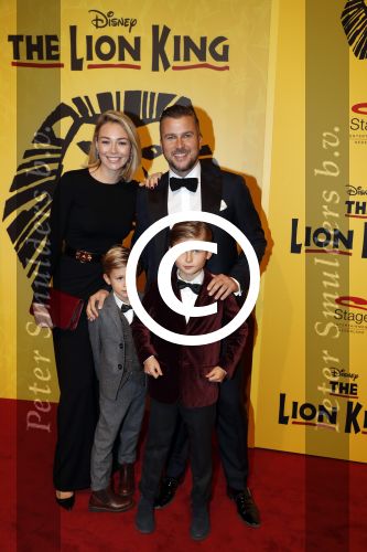 Scheveningen 30 oktober 2016
Premiere the lion king in het circustheater.
Winston Gerschtanowitz met renate Verbaan en hun kinderen