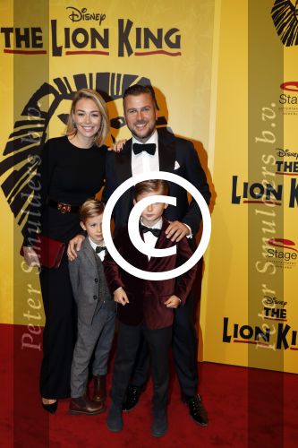 Scheveningen 30 oktober 2016
Premiere the lion king in het circustheater.
Winston Gerschtanowitz met renate Verbaan en hun kinderen