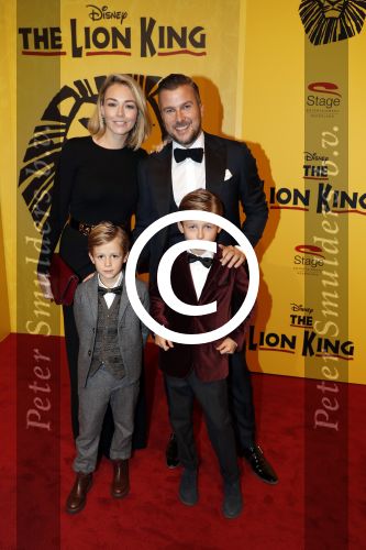 Scheveningen 30 oktober 2016
Premiere the lion king in het circustheater.
Winston Gerschtanowitz met renate Verbaan en hun kinderen