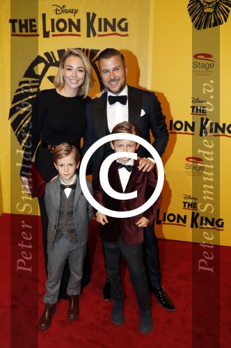 Scheveningen 30 oktober 2016
Premiere the lion king in het circustheater.
Winston Gerschtanowitz met renate Verbaan en hun kinderen