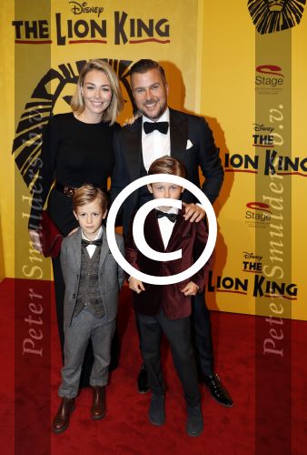 Scheveningen 30 oktober 2016
Premiere the lion king in het circustheater.
Winston Gerschtanowitz met renate Verbaan en hun kinderen