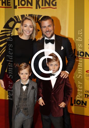 Scheveningen 30 oktober 2016
Premiere the lion king in het circustheater.
Winston Gerschtanowitz met renate Verbaan en hun kinderen