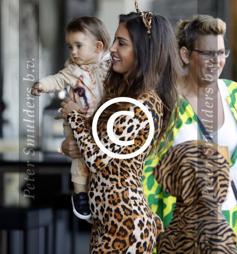 Amsterdam 16 oktober 2016
Wesley Sneijder en Yolanthe Sneijder Cabau vieren de 1e verjaardag van Xess Xava in de Harbour Club en het thema is Lion King. Ook Jessey was er natuurlijk bij.