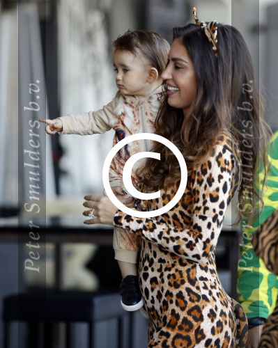 Amsterdam 16 oktober 2016
Wesley Sneijder en Yolanthe Sneijder Cabau vieren de 1e verjaardag van Xess Xava in de Harbour Club en het thema is Lion King. Ook Jessey was er natuurlijk bij.