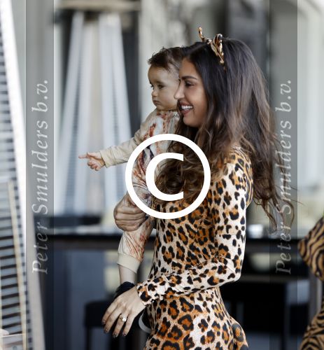 Amsterdam 16 oktober 2016
Wesley Sneijder en Yolanthe Sneijder Cabau vieren de 1e verjaardag van Xess Xava in de Harbour Club en het thema is Lion King. Ook Jessey was er natuurlijk bij.