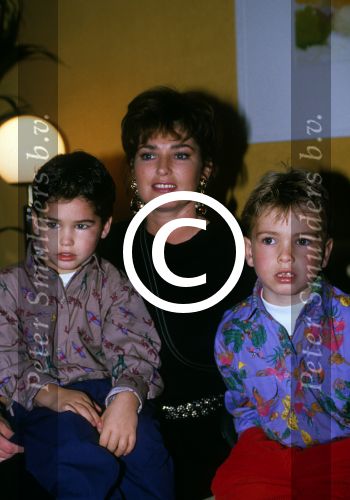 1989 Rick Brandsteder smanem met zijn broer 
Robert Brandsteder en moeder Yvonne Brandsteder