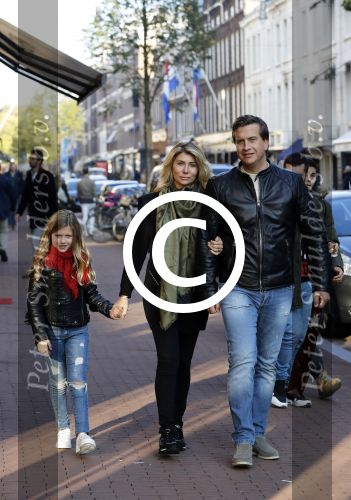 Amsterdam 22 oktober 2016 
Zanger Quincy met zijn vrouw en dochter op de pc hooftstraat
