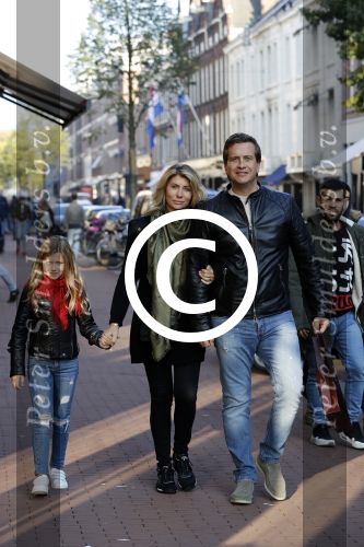 Amsterdam 22 oktober 2016 
Zanger Quincy met zijn vrouw en dochter op de pc hooftstraat