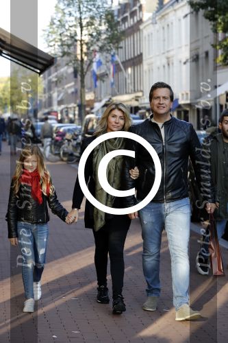 Amsterdam 22 oktober 2016 
Zanger Quincy met zijn vrouw en dochter op de pc hooftstraat