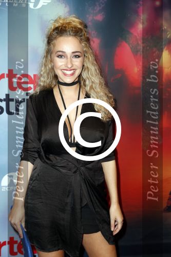 Amsterdam 24 oktober 2016
Premiere Hartenstrijd in Tuschinski. Zimra Geurts met zus
