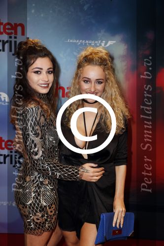 Amsterdam 24 oktober 2016
Premiere Hartenstrijd in Tuschinski. Zimra Geurts met zus