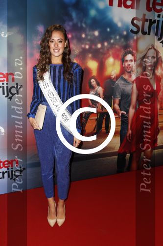 Amsterdam 24 oktober 2016
Premiere Hartenstrijd in Tuschinski. Miss Nederland Zoey Ivory en haar moeder
