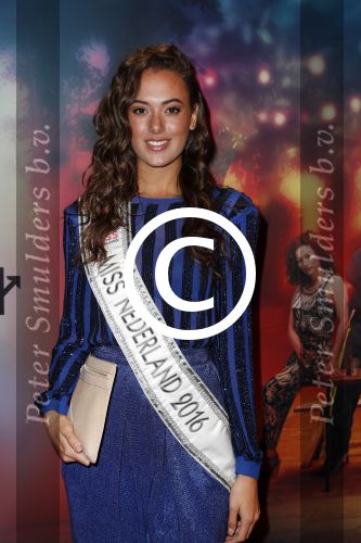 Amsterdam 24 oktober 2016
Premiere Hartenstrijd in Tuschinski. Miss Nederland Zoey Ivory en haar moeder