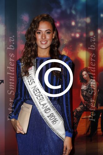 Amsterdam 24 oktober 2016
Premiere Hartenstrijd in Tuschinski. Miss Nederland Zoey Ivory en haar moeder