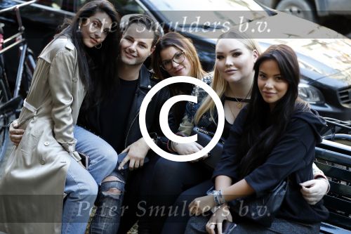 Amsterdam 7 november 2017
Fred v Leer Anna Nooshin Monica Geuze Leontine Borsato Kim Feenstra  Nikkie Tutorials Loinda Hakeboom Inge de Bruijn Quinty Trustfull op de cornelis schuytstraat.
